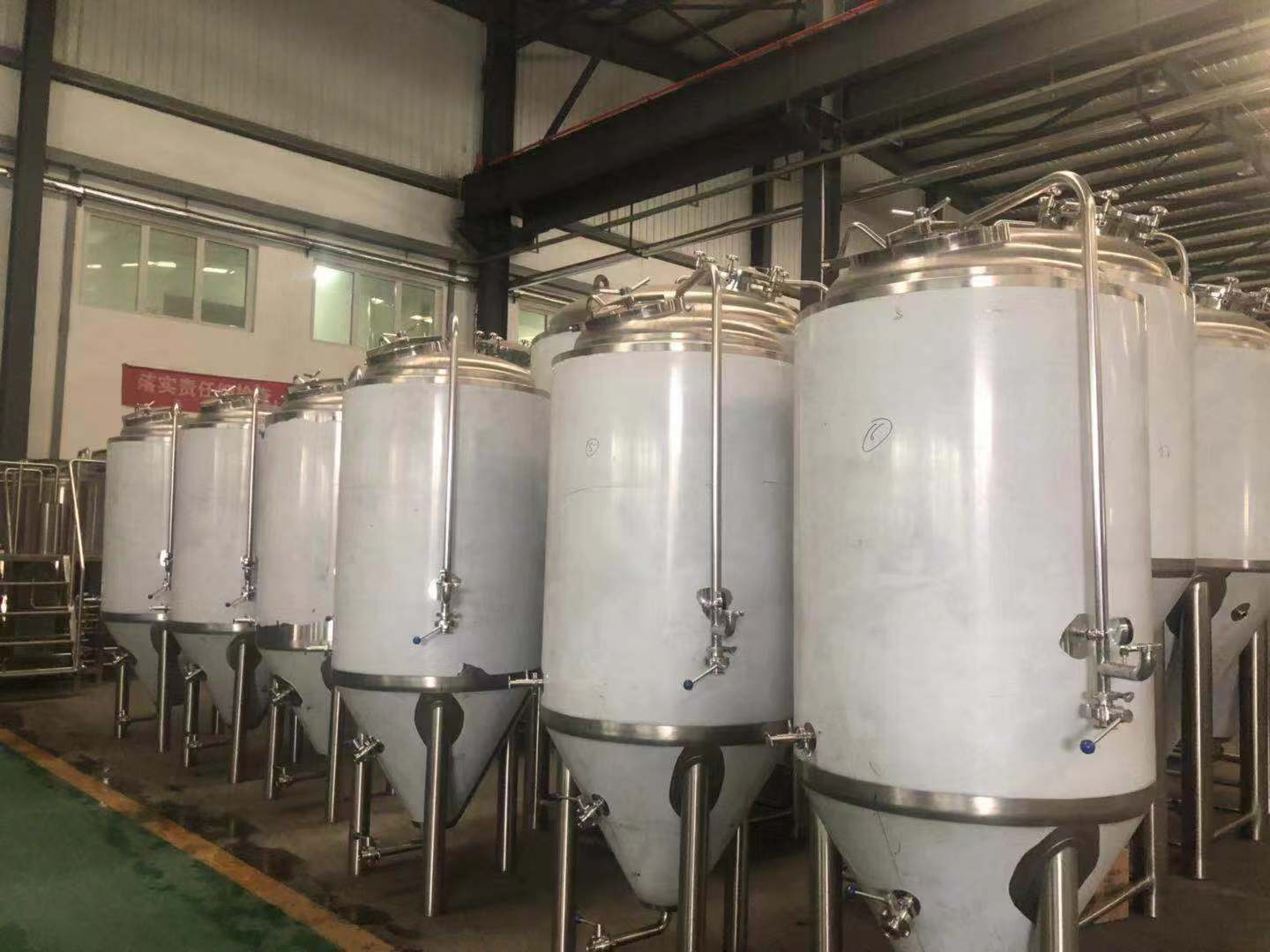 啤酒发酵罐--山东豪鲁设备厂家