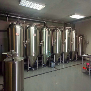 啤酒发酵设备-山东豪鲁啤酒设备厂家
